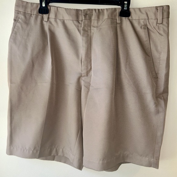 Nike Golf Dri-Fit Khaki Shorts Men's Size 40 Tan Performance Flat Front - Picture 1 of 4